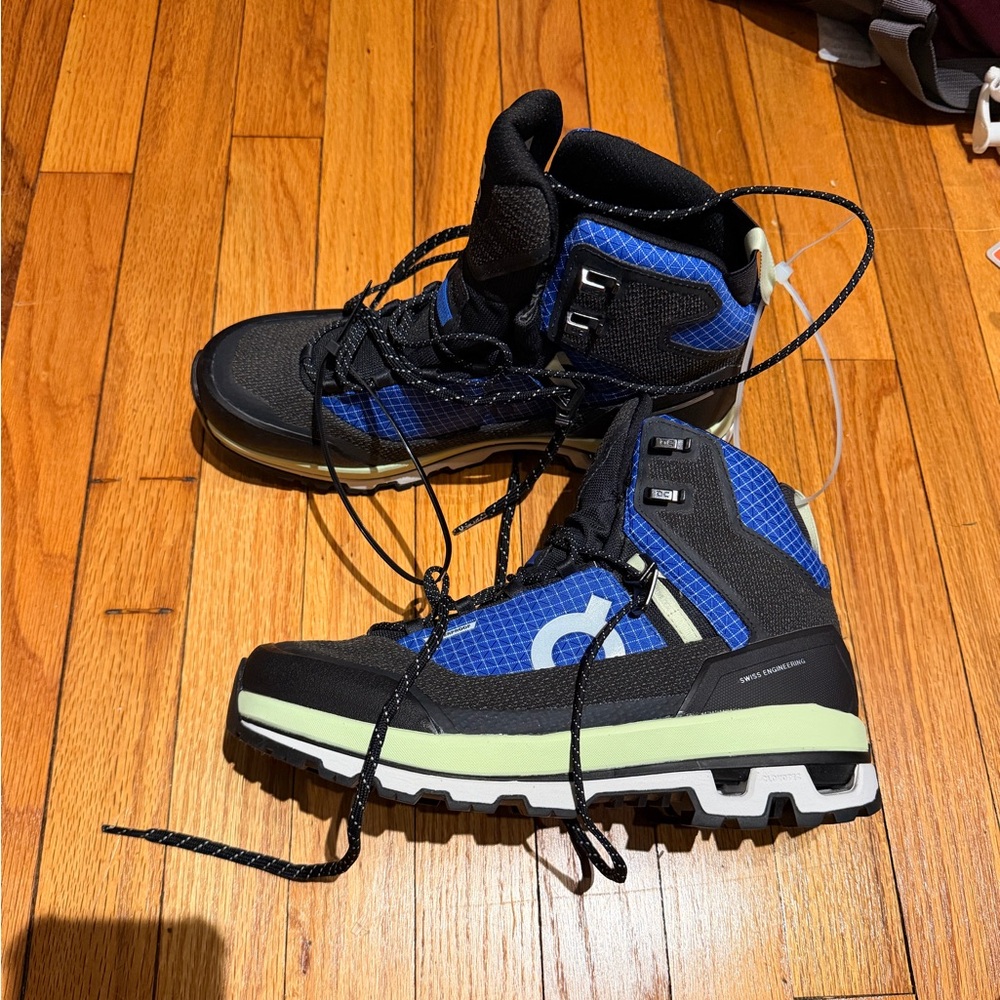 👹NWOT On Cloudalpine Waterproof hiking boot Cobalt/Lime light sz 9